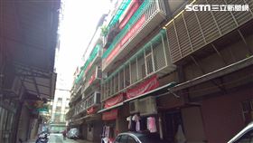 永和人掛滿紅布條，抗議猴市府草菅人命。（圖／記者陳韋帆攝影）