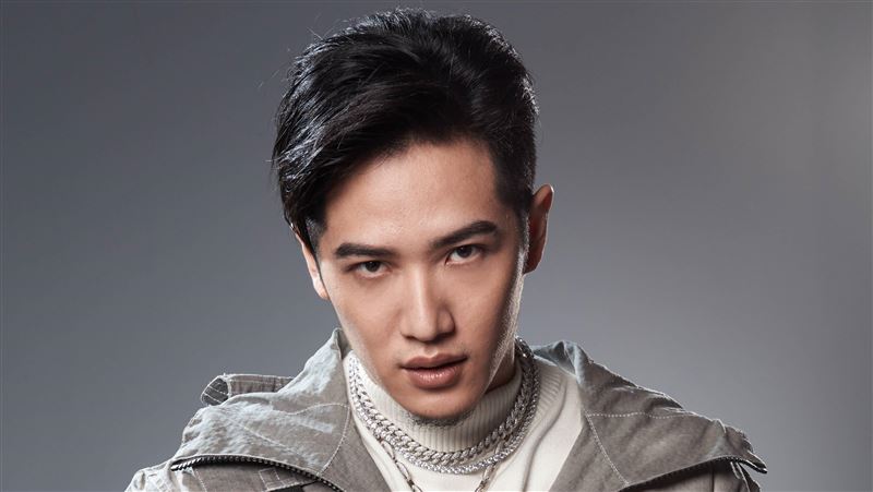 熊仔意外壓倒觀眾　道歉竟遭8字回嗆