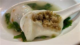 湯圓美味有秘訣？內行人：選用在地黑豬肉及豬骨（新北市府提供）