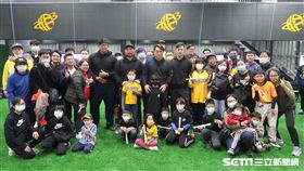 彭政閔「恰棒球學苑」開幕。（圖／記者王怡翔攝影）