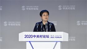 陳薇談研發疫苗  年產能達5億劑中國工程院院士陳薇26日在央視新媒體節目中受訪說，她所帶領研發的腺病毒載體疫苗今年產能可能達5億劑，效果可持續6個月。此疫苗已在25日有條件上市。圖為陳薇去年9月在北京中關村論壇中發表演講。（中新社提供）中央社  110年2月27日