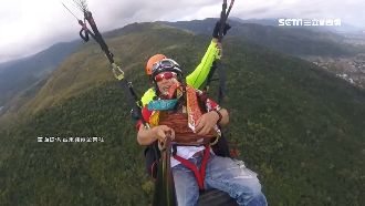 疫情喊卡！神明搭飛行傘「空中遶境」