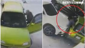 抓偷音響賊！台中勇警連遭3度開車甩（圖／翻攝畫面）