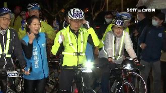 柯文哲一日雙塔出發　民眾打氣搶合照