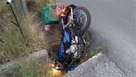 老夫妻,水溝,台東