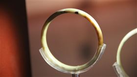 玉鐲
https://www.flickr.com/photos/101561334@N08/13921951671/in/photolist-ndeDcv-9dFsM3-ndeJgo-gakYWQ-ndgL7o-wtj1vF-5t938q-4yVdoG-HEVTx7-HEVUno-qx9jCp-qMgVjQ-q8RQ3u-ndgD5x-ndgHXJ-AdAibd-nfjq7H-gx7sHr-nd