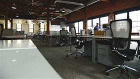 辦公事,辦公桌,辦公椅（示意圖／翻攝自pixabay）