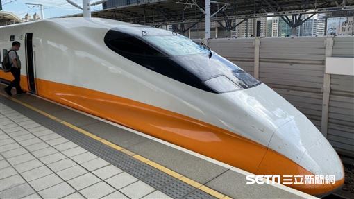 新／25歲男趕高鐵猛撞車門！撞破頭急送醫