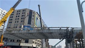 高雄市政府2月27日啟動中博高架橋拆除作業，中山路、博愛路段將中斷9天（圖／高雄市政府提供）