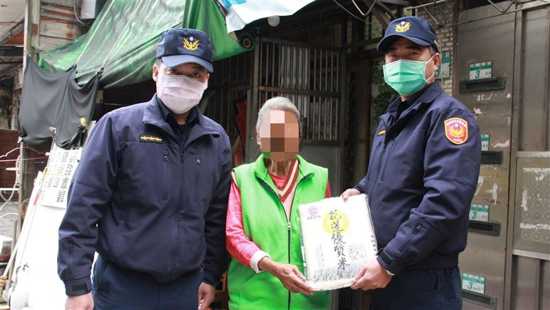 善心人慷慨送暖！盼激起「愛的漣漪」