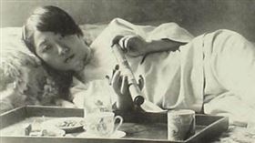 清朝晚期，中國全國上下幾乎都人手一根大煙。（圖／翻攝自百度百科）