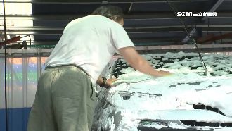 零錢放投幣機　賊趁車主洗車一掃而空