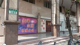 ▲張男到新北市中和一家卡拉OK，喝酒吃小菜不夠，還要求老闆把「有空的小姐都叫來！」一共點了7個小姐陪酒。（圖／翻攝畫面）