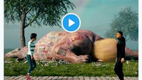 一件由區塊鏈鑑證的10秒鐘影片藝術品，短短5個月內價格飆漲百倍，逼近新台幣2億元。(twitter)