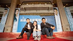 培育新世代劇場工作者  兩廳院推駐館藝術家計畫  台北國家兩廳院駐館藝術家新年度名單公布，分別為影視劇場編劇詹傑（左起）、戲劇導演黃郁晴以及阮劇團創辦人汪兆謙等3人，將以2年時間駐館展開創作新計畫。（兩廳院提供）中央社記者趙靜瑜傳真  110年3月2日