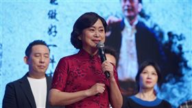 王月將重現李國修經典京戲啟示錄已故戲劇大師李國修經典半自傳舞台劇作品「京戲啟示錄」創拓版，將由藝術總監王月（前中）帶領優秀團隊重現，2日舉行記者會宣布演員陣容。中央社記者徐肇昌攝  110年3月2日