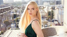 安雅泰勒喬伊(Anya Taylor-Joy)佩戴Tiffany珠寶。（圖／Tiffany提供）