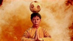 黃一飛在電影少林足球飾演大師兄鐵頭功（圖／翻攝自kwunkeewong微博）