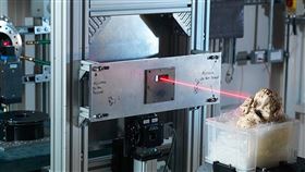 南非1990年代發現生活在367萬年前、同時也是人類演化關鍵時刻的骨骼化石。科學家2日表示，他們在英國國家同步加速器中心鑽石光源掃描這副幾乎完整且保存良好化石的重要部位。（圖取自在英國國家同步加速器中心鑽石光源網頁diamond.ac.uk）