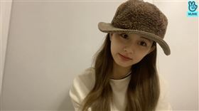 周子瑜直播清唱《小幸運》。（圖／翻攝自V LIVE）