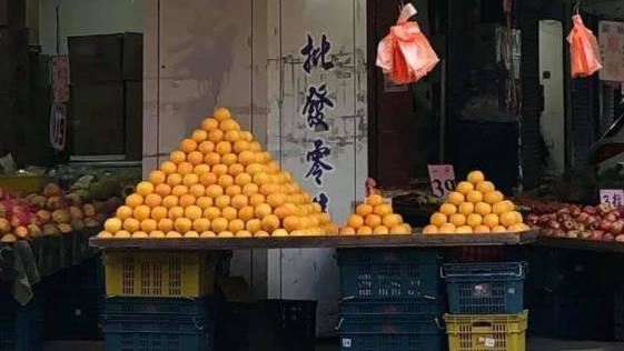 水果疊成金字塔　內行曝老闆背後目的