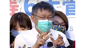 TPOC台灣議題研究中心今（2）日透過QuickseeK快析輿情資料庫監測，近60天柯文哲和民眾黨的總聲量，勉強還能和國民黨、民進黨抗衡，聲量比例約為1:2，但相關討論聚焦柯文哲，1人聲量高出全黨3倍，民眾黨目前最大的問題，恐怕仍是一人政黨的狀況難以改變。