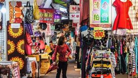 國發會3日公布1月景氣燈號，續亮代表「趨熱」的黃紅燈。（中央社檔案照片）