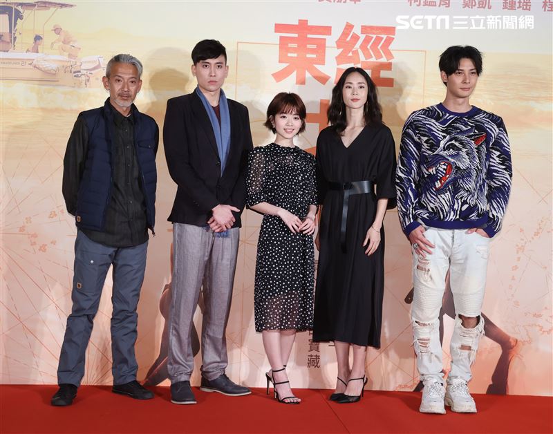 鄭凱、柯鑑育、鍾瑤、程雅晨、動力火車出席電影「東經北緯」首映會。（記者邱榮吉/攝影）