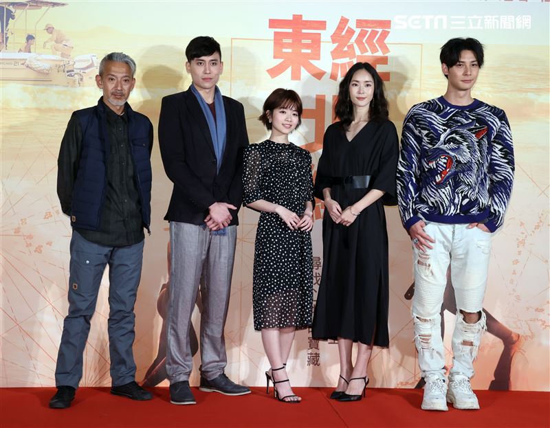 鄭凱、柯鑑育、鍾瑤、程雅晨、動力火車出席電影「東經北緯」首映會。（記者邱榮吉/攝影）