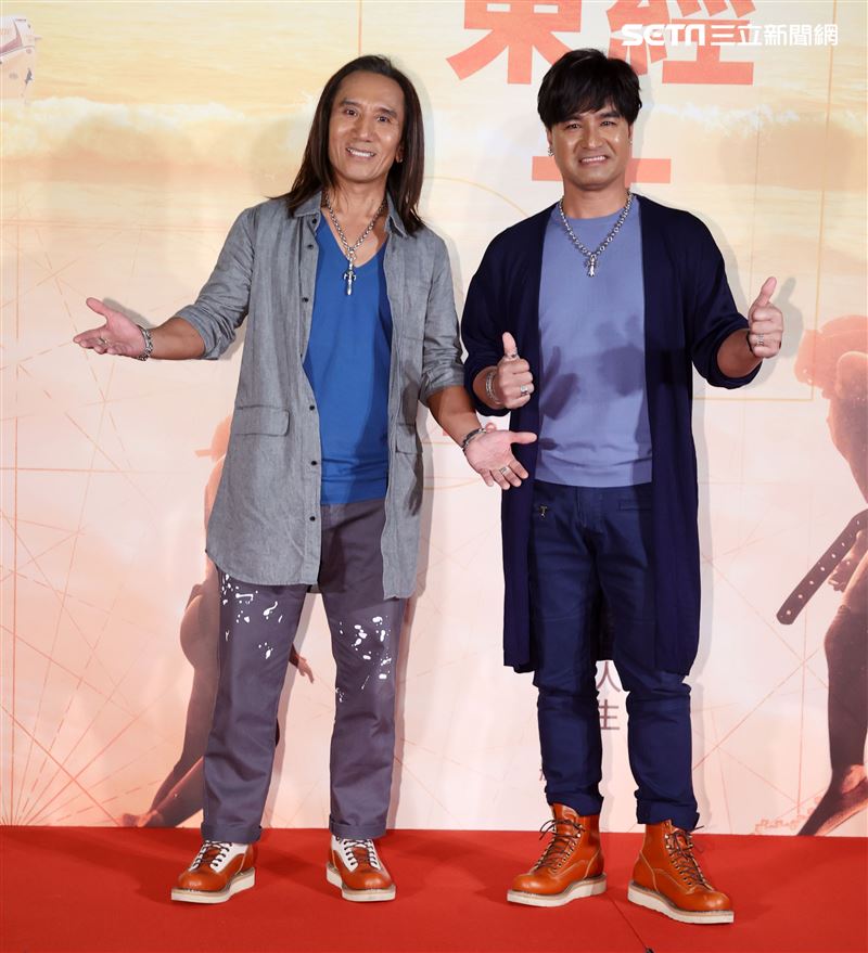 電影「東經北緯」主題曲演唱動力火車。（記者邱榮吉/攝影）