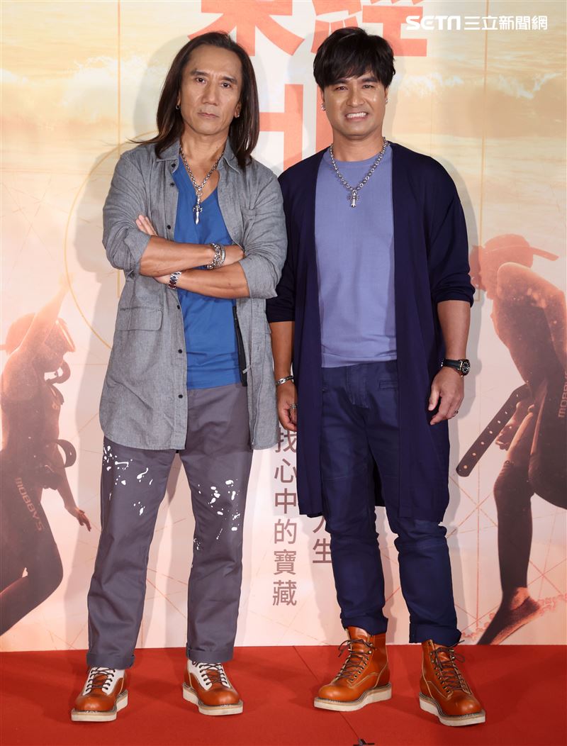 電影「東經北緯」主題曲演唱動力火車。（記者邱榮吉/攝影）