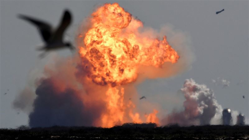 SpaceX三度試飛　降落後又爆炸