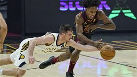 T.J. McConnell創下半場9抄截及抄截大三元紀錄。（圖／美聯社／達志影像）