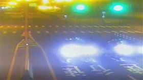 台61線西濱快速道路竹南，賓士飆車競速，逆向，33車集結飆車(圖／翻攝畫面)