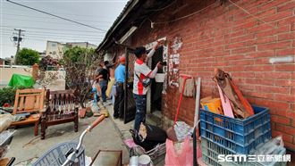 一家10口擠破屋　三兄妹終於有床睡