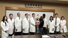 北榮團隊以微創經鼻內視鏡手術成功切除腫瘤，翁小姐未發生鼻部不適或嗅覺喪失等併發症，異常增高的賀爾蒙很快就在術後下降。（圖／記者簡浩正攝影）