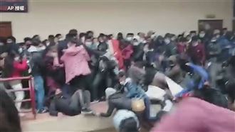 玻國學生擠爆4樓　欄杆突斷裂7人亡