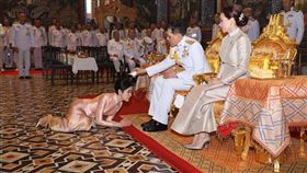 泰王瓦吉拉隆功（Maha Vajiralongkorn）登基前迎娶王妃素提達（Suthida）又打破傳統立詩妮娜（Sininat）為貴妃。