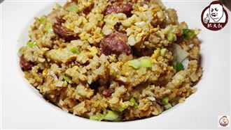 香腸蛋炒飯這樣煮超鹹香　聞到就好餓