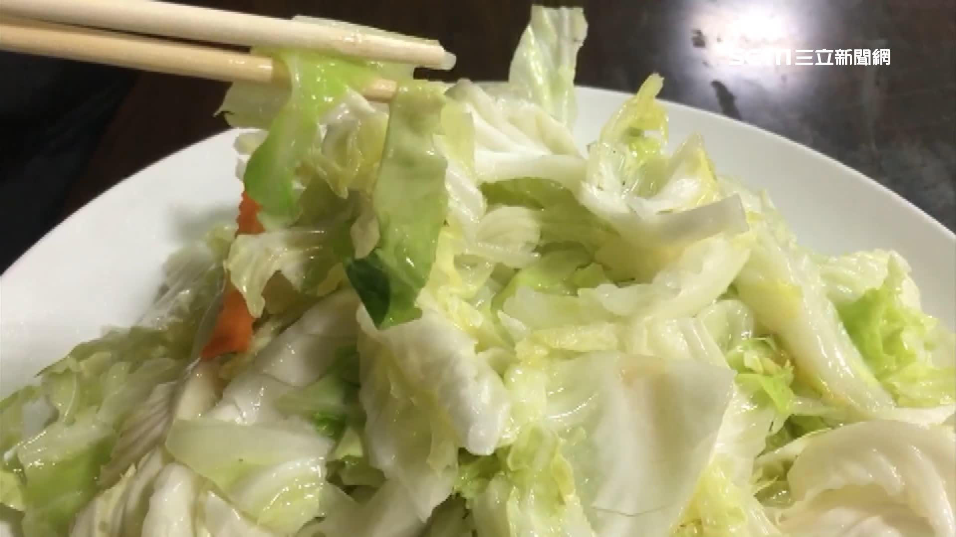 營養師李婉萍建議,主食搭配「燙青菜」等小菜,健康又能補充營養。(圖/資料照)