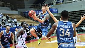 UBA世新大學李威廷攻下17分頂上火力空缺。（圖／記者劉家維攝影）