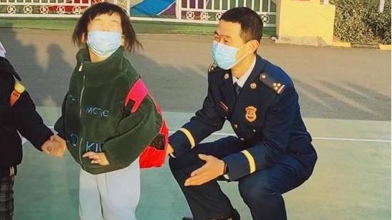 消防爸來接放學　女兒直覺反應他心碎