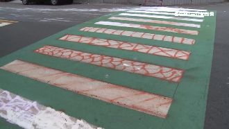 心情差！男找斑馬線出氣　紅漆亂塗鴉