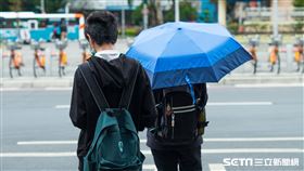 天氣/下雨/冷氣團/濕冷（記者陳弋攝影）
