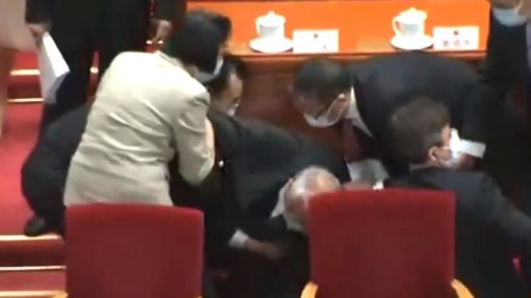 董建華人大會議跌倒　林鄭月娥急關心
