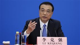 李克強出席2020年總理記者會中國2020年全國兩會結束。中國國務院總理李克強28日在北京出席記者會並回答中外記者提問。今年提問重點仍聚焦中國的經濟情況，特別是如何因應武漢肺炎疫情衝擊，此外，李克強也就涉港台問題簡要回應。（中新社提供）中央社  109年5月28日