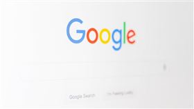 Google 3日宣布，明年開始逐步淘汰Chrome瀏覽器現有技術後，將不再打造或使用替代工具來追蹤網路瀏覽流量。（圖／翻攝自Unsplash圖庫）
