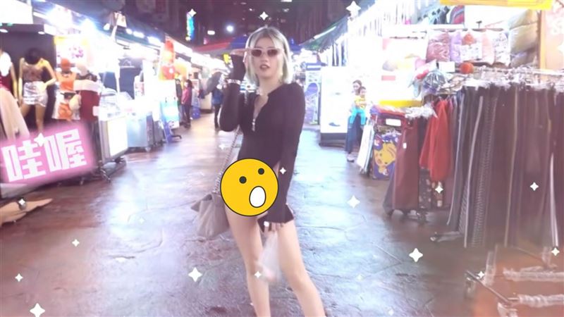 正妹下半身一條線逛夜市　渾圓臀看光