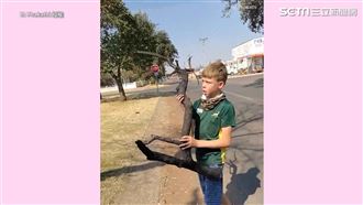 被斷電男孩外出搬木　他買油暖助發電