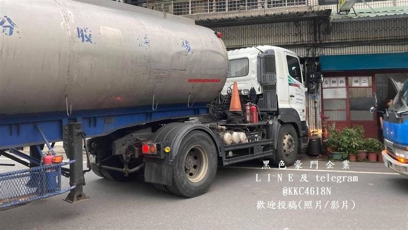 新／手煞車忘拉！油罐車險撞民宅